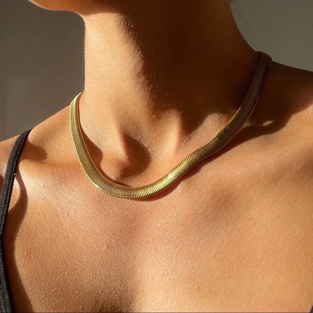 Waterproof gold plated herringbone snake thick necklace - Picture 2 of 4